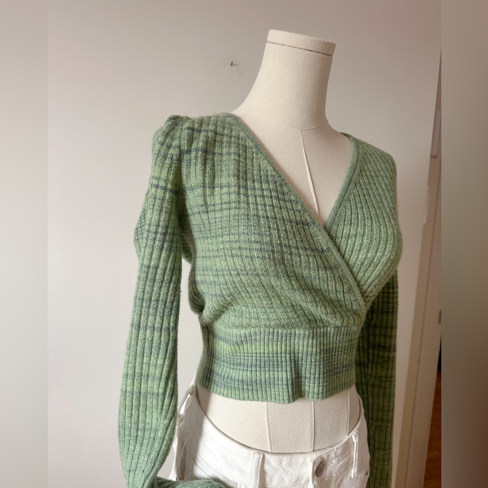American eagle v neck women crop top long sleeves in green